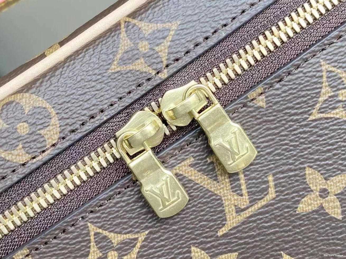 CUSTOM UP LV BAG MAKE VANITY 0820